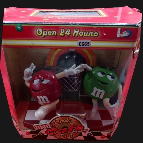 M&M rocking roll cafe candy dispenser - Picture 14 of 14